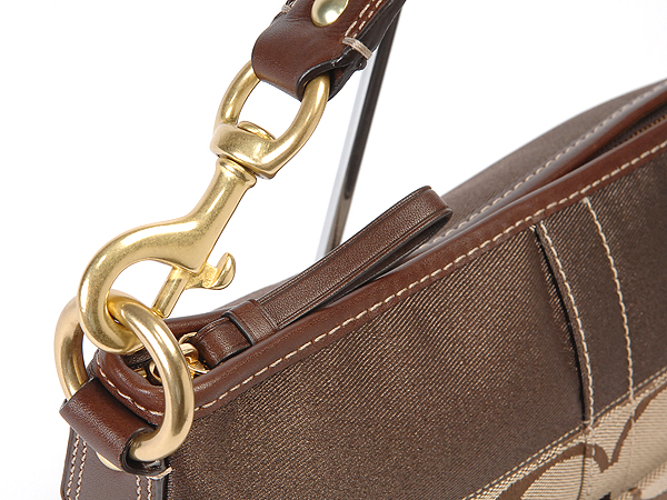 バッグ ショルダーバッグ コーチ バッグデザインの象徴「ドッグリーシュ」金具が付いたバッグ 