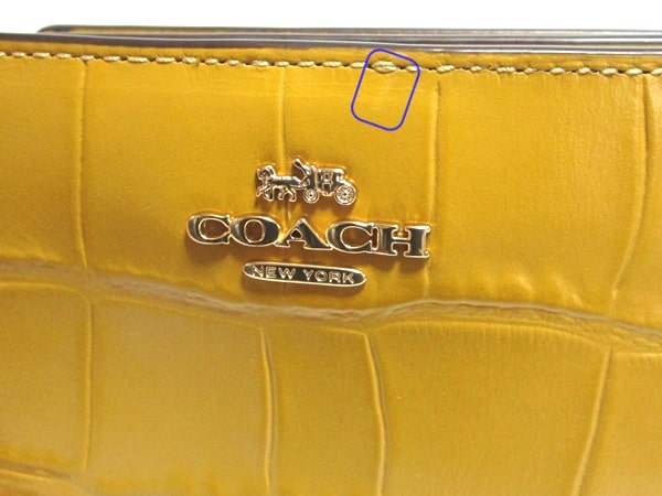 コーチ 二つ折財布C6092黄色 くすみ